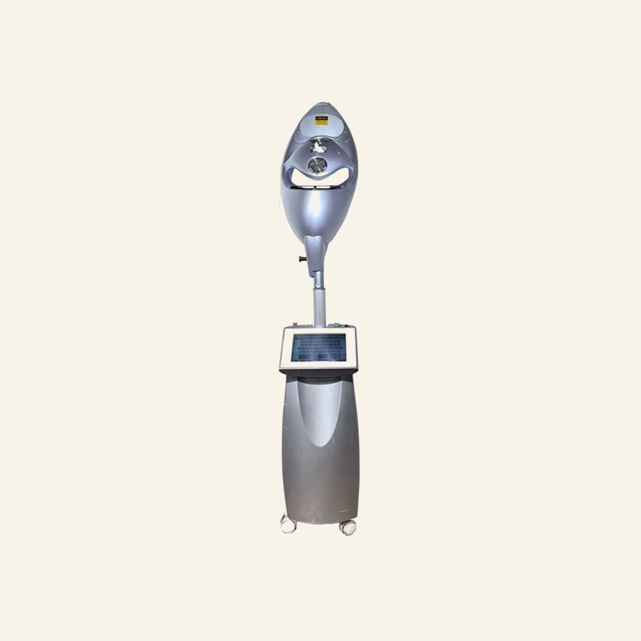 Lumenis ClearLight — lámpara de luz azul para acné del consultorio del Dr. Arístides Arellano en Puebla