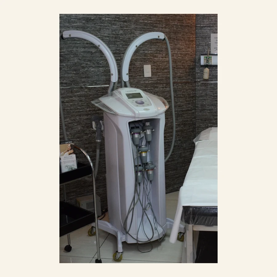 LipoMax RF · LipoMax — equipo del consultorio del Dr. Arístides Arellano en Puebla